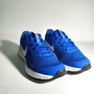 Nike size 3.5Y Big Boy